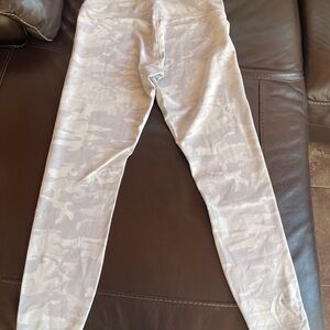 Lululemon Athletica Light Gray Camouflage Leggings
